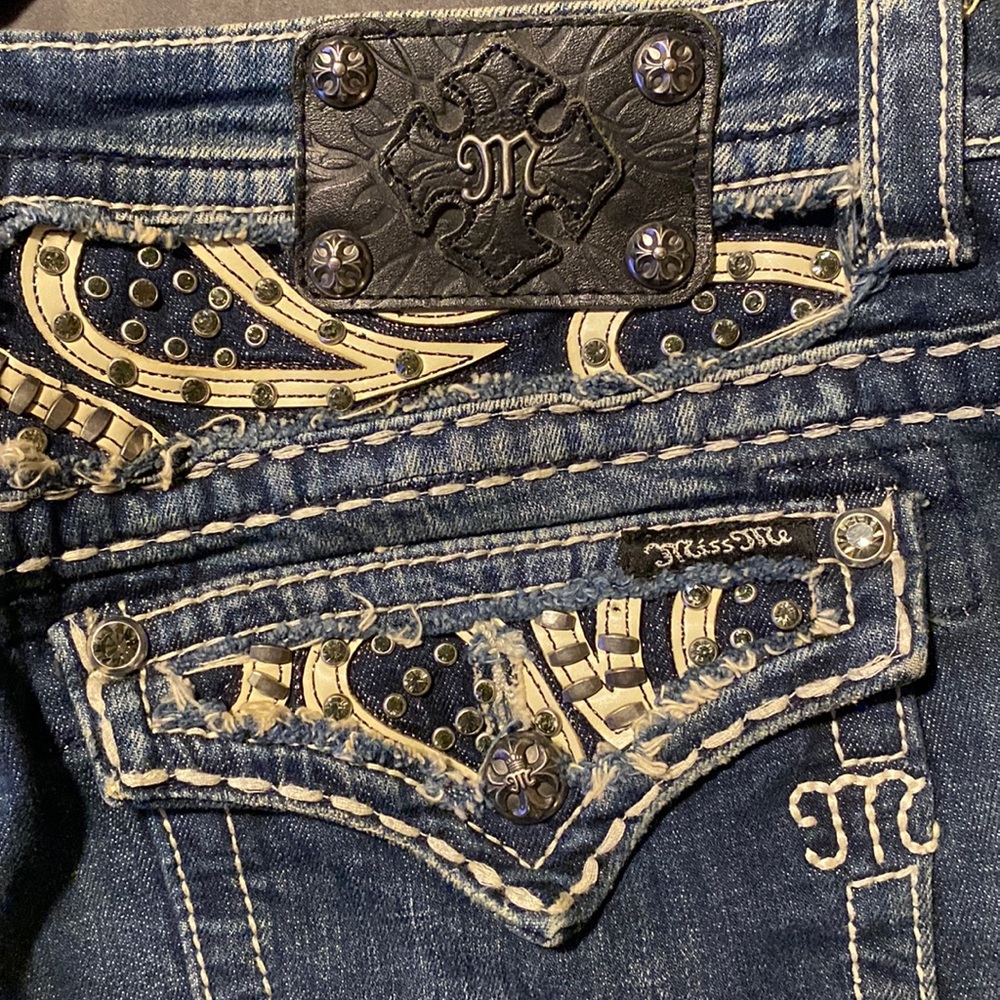 Very cute & comfy Miss Me jeans